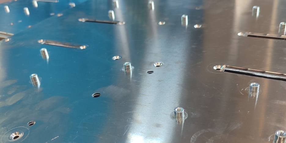 Insertadora de Pernos en Barcelona | Metalher