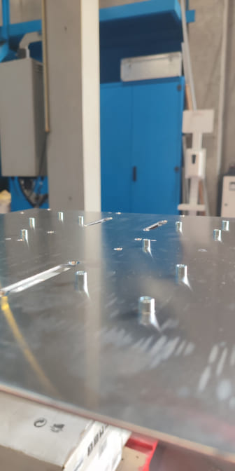 Insertadora de Pernos en Barcelona | Metalher